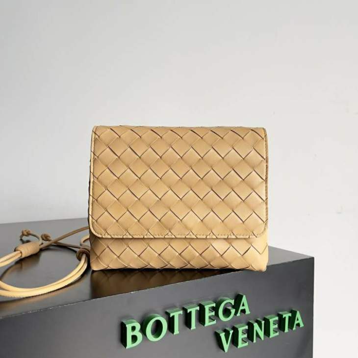 Picture of Bottega Veneta Handbags _SKUfw184060862fw